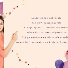 Uśmiechnięta kobieta prezentuje nieoklepane życzenia imieninowe: zdrowia, odporności na stres i życia po swojemu, nawet w Bieszczadach.