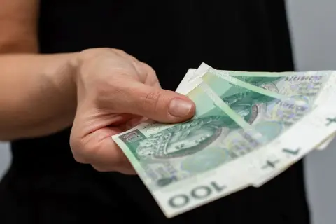 Czy rodzinie zastępczej przysługuje zasiłek rodzinny? Sprawdź, co warto wiedzieć