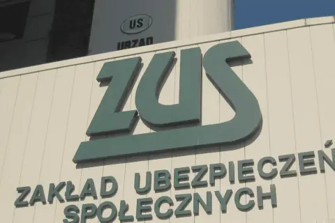 ZUS - Zakład Ubezpieczeń Społecznych. Czekamy na zmiany w 800 plus.