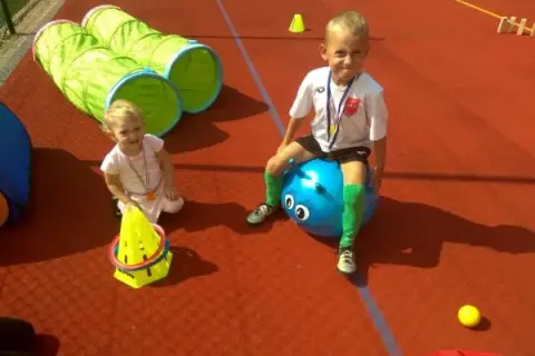 Konkurencje sportowe dla dzieci i rodziców - radość i zdrowie w rodzinie