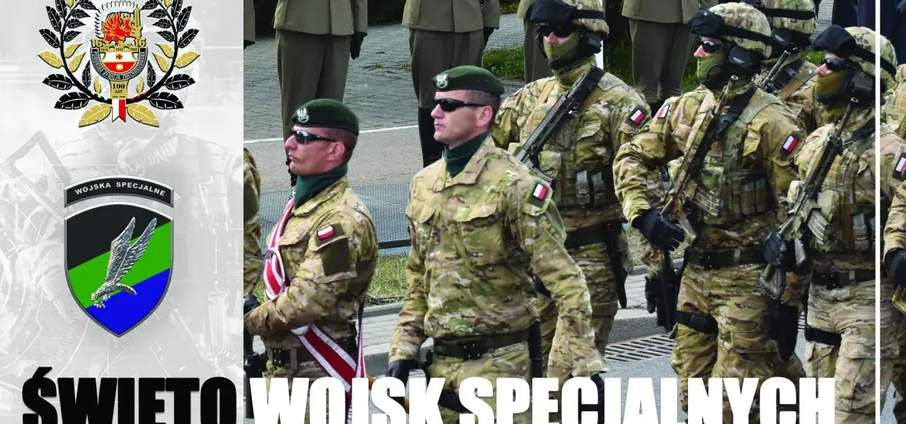 24 maja święto Wojsk Specjalnych. Żołnierze w pełnym rynsztunku, z karabinami, maszerują podczas uroczystości.