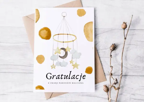 Gratulacje z okazji narodzin maluszka! Kartka z mobilem dla dziecka, gwiazdkami i chmurkami.